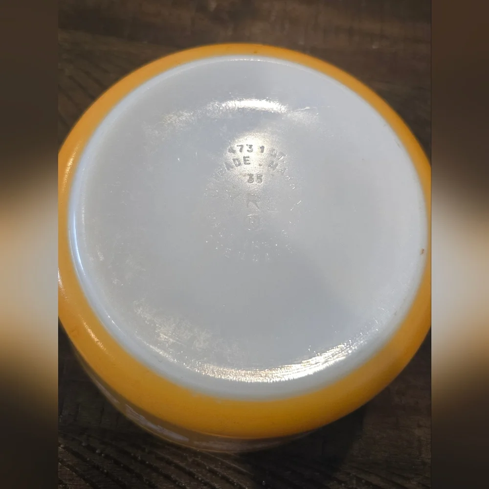 Vintage Pyrex Casserole Dish in the 